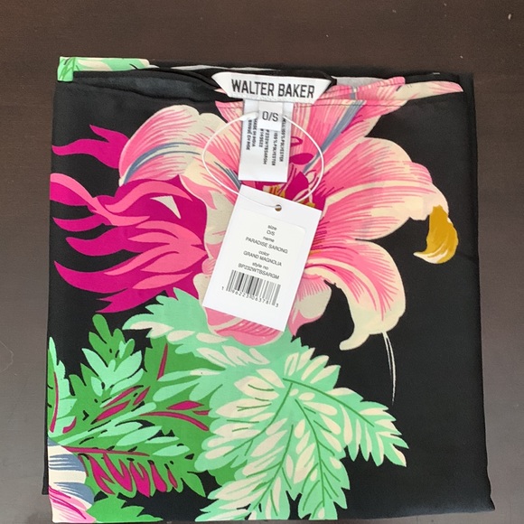 Host Pick 🎉✨LUXE Walter Baker Corsica Sarong - Magnolia 55” x 40” - Picture 5 of 5